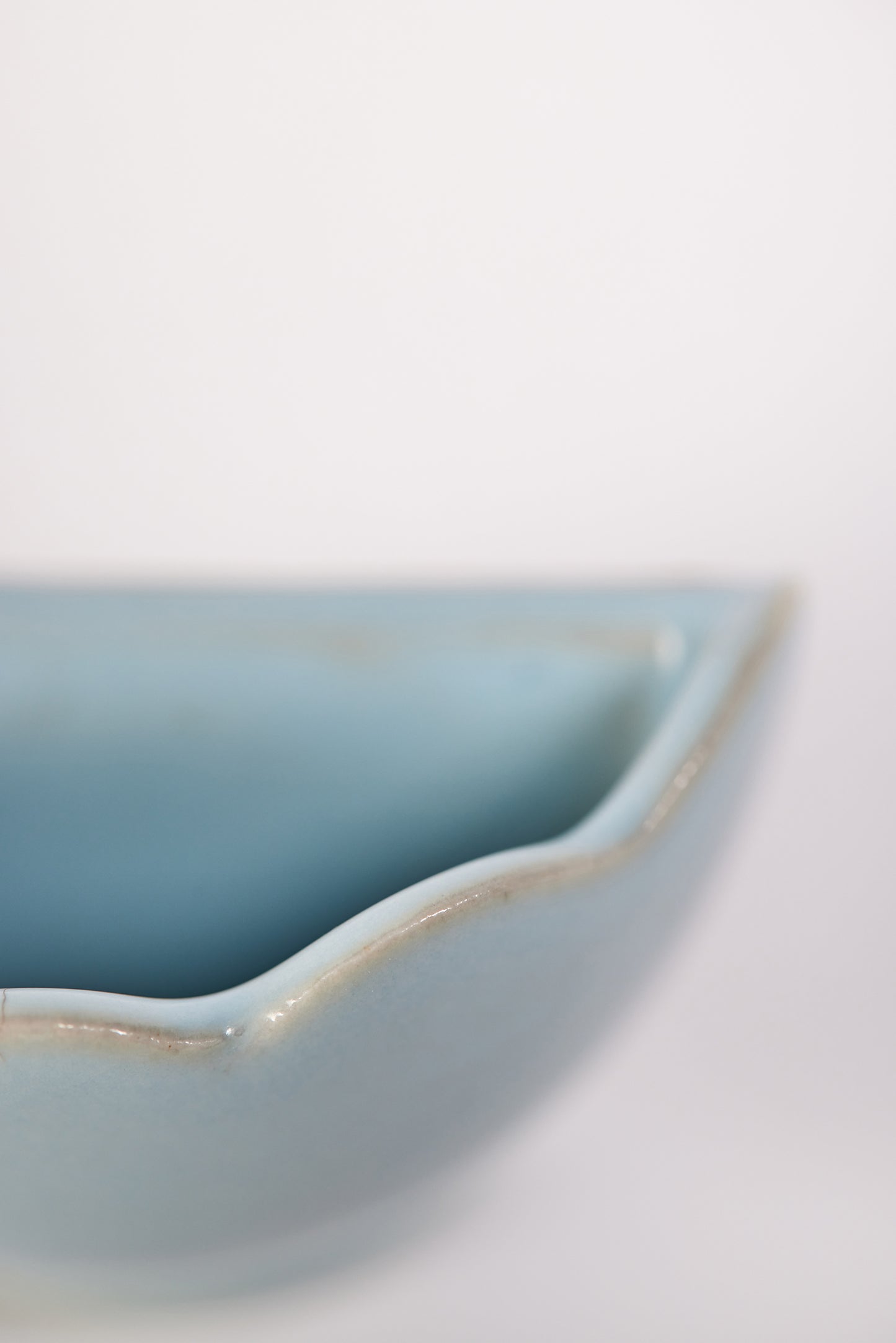 Micro-Scenic Wall Vase – Ru Porcelain Refrigerator Magnet